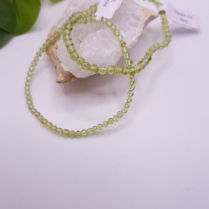 bracelet peridot perle de 4 mm